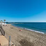 Rentandhomes Beachfront Center Daire *
