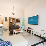 Rentandhomes Beachfront Center * Marbella