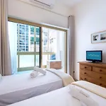 Rentandhomes Beachfront Center *