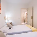 Rentandhomes Beachfront Center Apartment Marbella