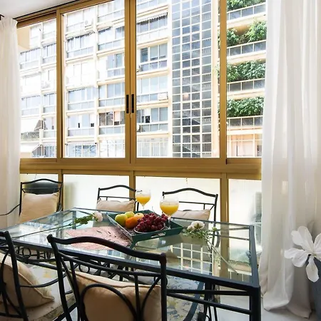 Rentandhomes Beachfront Center Апартаменты *