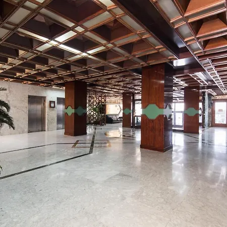 Rentandhomes Beachfront Center Apartment Marbella