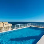 Rentandhomes Beachfront Center דירה מארבלה