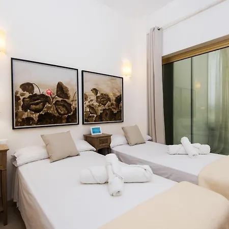 Rentandhomes Beachfront Center Appartement