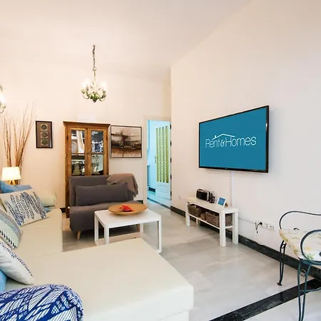 Rentandhomes Beachfront Center * Марбелья