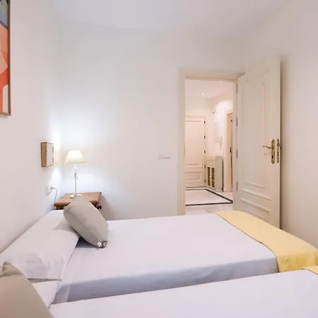 Rentandhomes Beachfront Center Appartement Marbellac