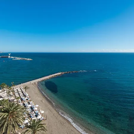 Rentandhomes Beachfront Center Apartment