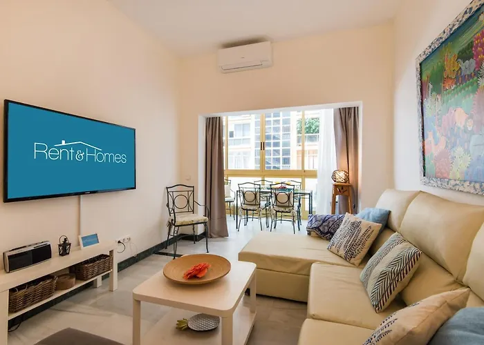 Rentandhomes Beachfront Center *