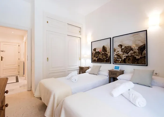 Rentandhomes Beachfront Center *