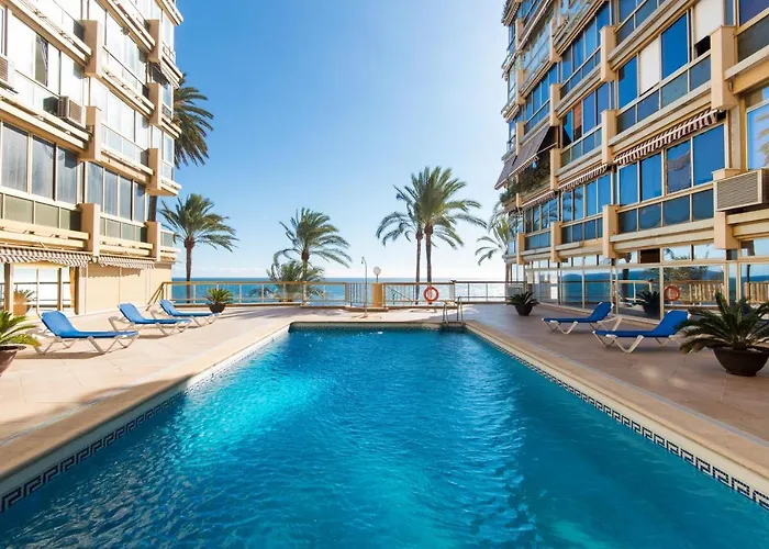 Rentandhomes Beachfront Center * Марбелья