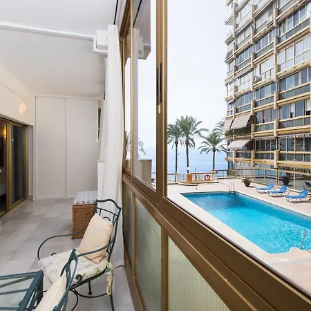 Rentandhomes Beachfront Center *