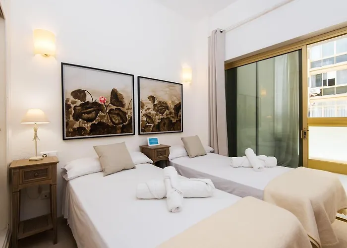 Rentandhomes Beachfront Center Apartment