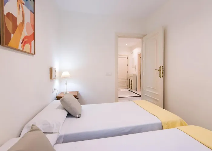 Rentandhomes Beachfront Center Apartment Marbella