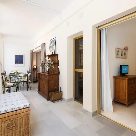 Rentandhomes Beachfront Center Marbella