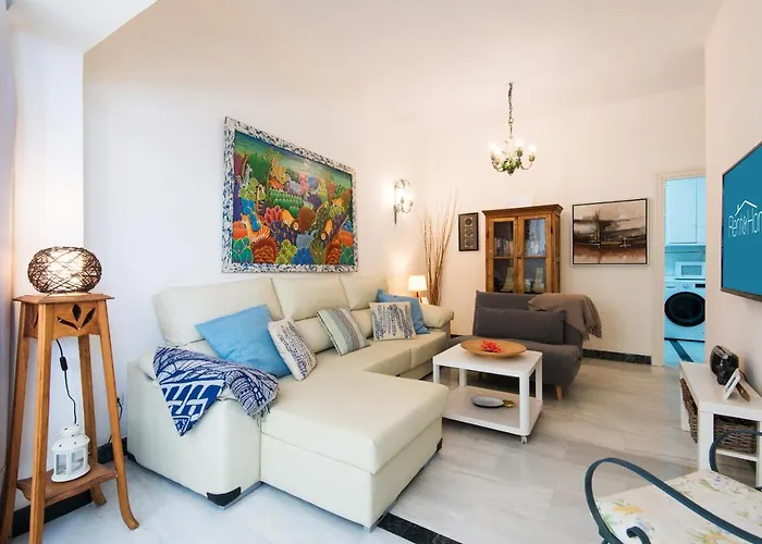 아파트 Rentandhomes Beachfront Center 마르베야