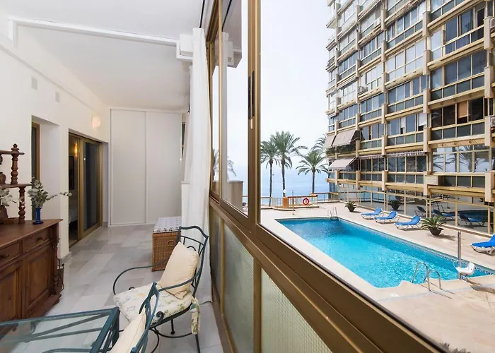 Rentandhomes Beachfront Center *