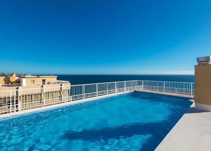 Rentandhomes Beachfront Center 아파트 마르베야